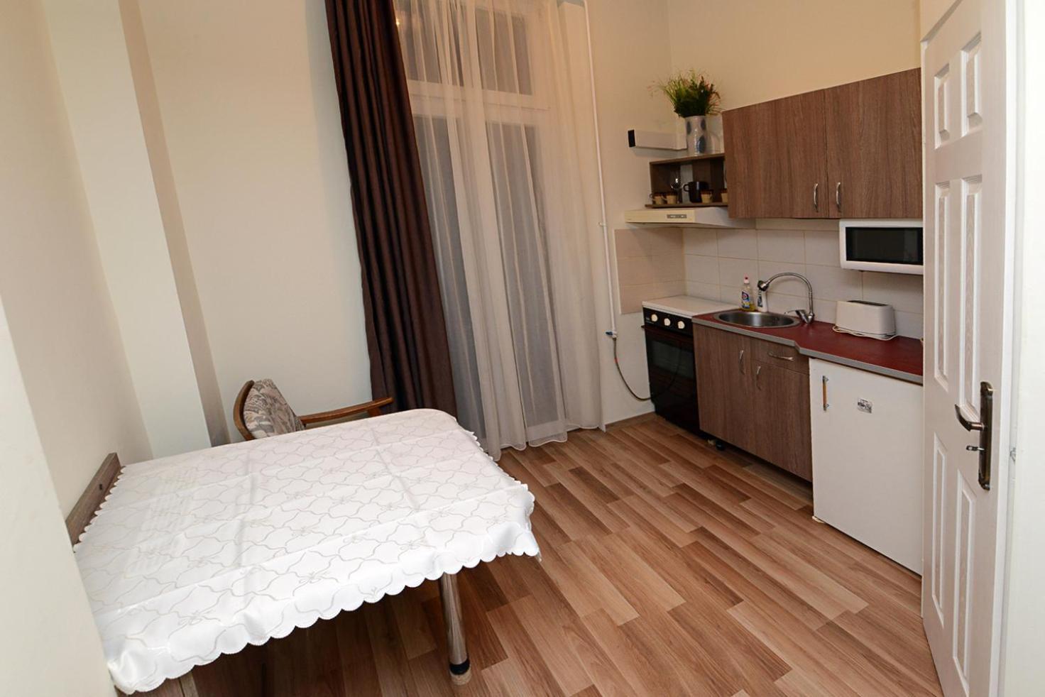 Centrum Apartman Печ Екстериор снимка