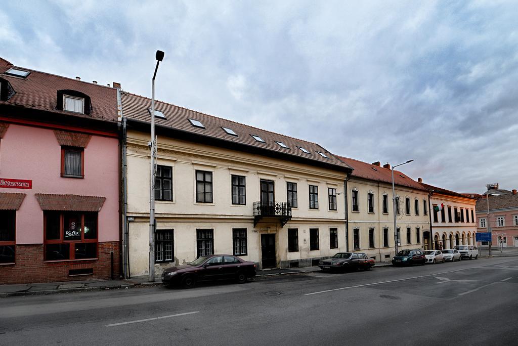 Centrum Apartman Печ Екстериор снимка