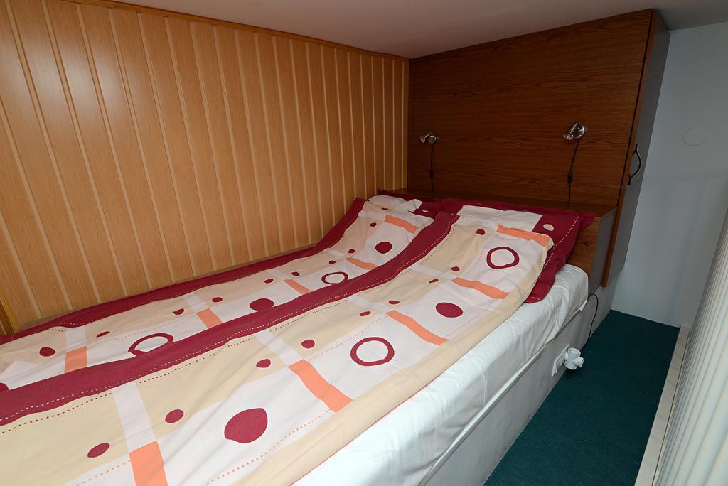 Centrum Apartman Печ Екстериор снимка